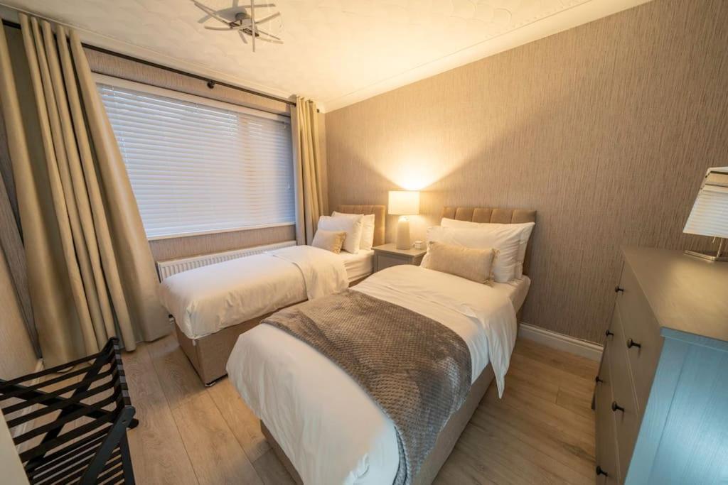 Entire Bungalow In Rawmarsh Екстер'єр фото